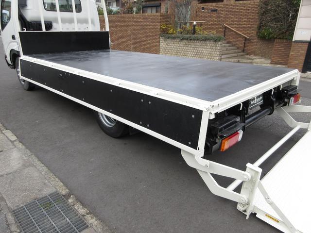 デュトロ 　平ボデー　アーム式パワーゲート　内寸４３８ｘ２０８ｘ３７　ワイドロング　準中型　煤焼きなし　２ｔ　４．９Ｌノンターボ　ＫＫ－ＸＺＵ４１１Ｍ　床鉄板張り　最大積載量２０００キロ　車両総重量５５５５キロ（32枚目）