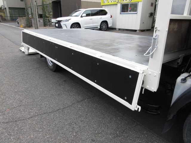 デュトロ 　平ボデー　アーム式パワーゲート　内寸４３８ｘ２０８ｘ３７　ワイドロング　準中型　煤焼きなし　２ｔ　４．９Ｌノンターボ　ＫＫ－ＸＺＵ４１１Ｍ　床鉄板張り　最大積載量２０００キロ　車両総重量５５５５キロ（34枚目）