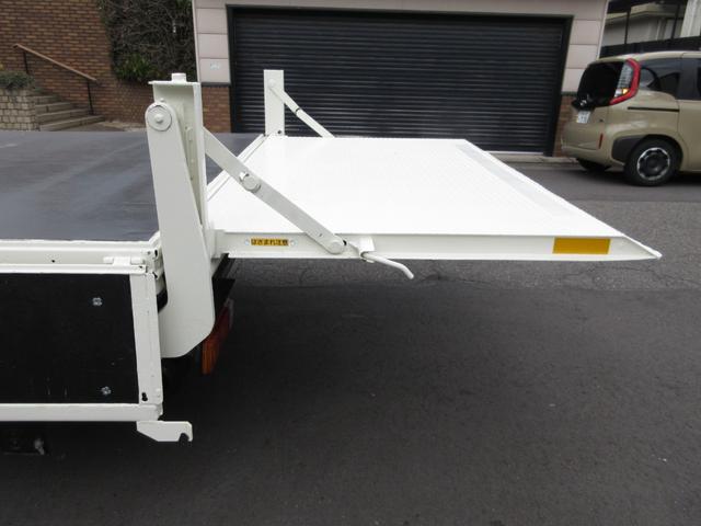 デュトロ 　平ボデー　アーム式パワーゲート　内寸４３８ｘ２０８ｘ３７　ワイドロング　準中型　煤焼きなし　２ｔ　４．９Ｌノンターボ　ＫＫ－ＸＺＵ４１１Ｍ　床鉄板張り　最大積載量２０００キロ　車両総重量５５５５キロ（38枚目）