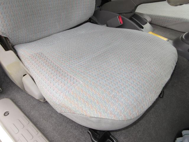 デュトロ 　平ボデー　アーム式パワーゲート　内寸４３８ｘ２０８ｘ３７　ワイドロング　準中型　煤焼きなし　２ｔ　４．９Ｌノンターボ　ＫＫ－ＸＺＵ４１１Ｍ　床鉄板張り　最大積載量２０００キロ　車両総重量５５５５キロ（44枚目）