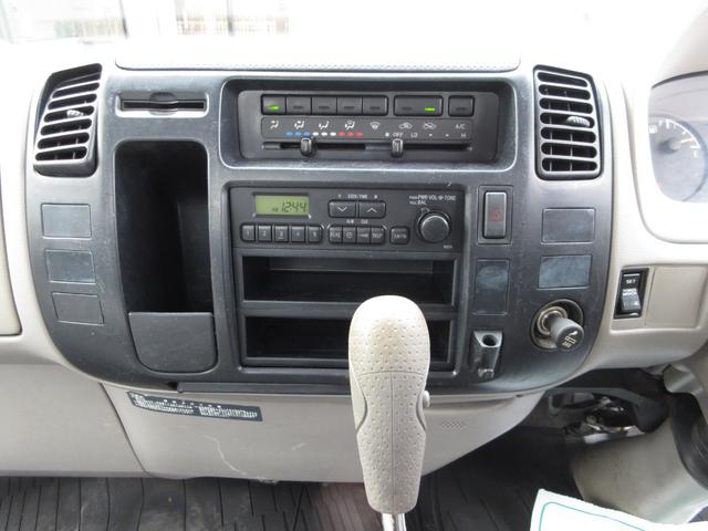 デュトロ 　平ボデー　アーム式パワーゲート　内寸４３８ｘ２０８ｘ３７　ワイドロング　準中型　煤焼きなし　２ｔ　４．９Ｌノンターボ　ＫＫ－ＸＺＵ４１１Ｍ　床鉄板張り　最大積載量２０００キロ　車両総重量５５５５キロ（46枚目）