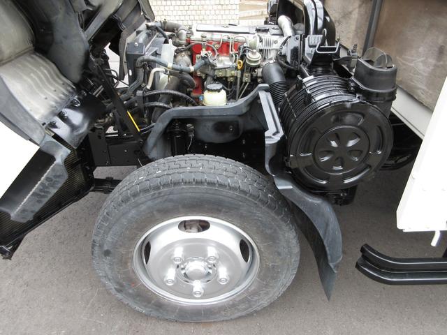 デュトロ 　平ボデー　アーム式パワーゲート　内寸４３８ｘ２０８ｘ３７　ワイドロング　準中型　煤焼きなし　２ｔ　４．９Ｌノンターボ　ＫＫ－ＸＺＵ４１１Ｍ　床鉄板張り　最大積載量２０００キロ　車両総重量５５５５キロ（47枚目）