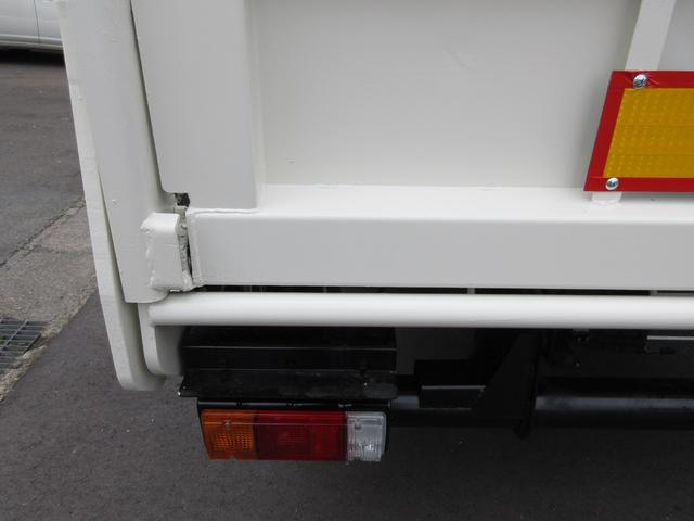 デュトロ 　平ボデー　アーム式パワーゲート　内寸４３８ｘ２０８ｘ３７　ワイドロング　準中型　煤焼きなし　２ｔ　４．９Ｌノンターボ　ＫＫ－ＸＺＵ４１１Ｍ　床鉄板張り　最大積載量２０００キロ　車両総重量５５５５キロ（76枚目）