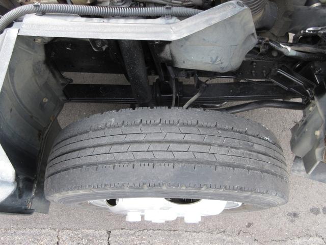 デュトロ 　アルミバン　マルチパワーゲート　内寸４４７ｘ１７８ｘ２２０　標準ロング　カメラ　準中型免許　４Ｌターボ　ＡＴ　コーキング処理済み　ＴＫＧ－ＸＺＵ６５０Ｍ　最大積載量２９５０キロ　車両総重量６４２５キロ（63枚目）