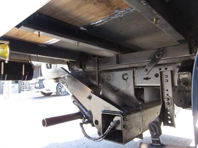 キャンター 　アルミバン　マルチパワーゲート　内寸４３９ｘ２０９ｘ２０９　４．９Ｌターボ　準中型　６速　煤焼きなし　２ｔ積載　コーキング処理済　ＫＫ－ＦＥ８２ＤＥＶ　最大積載量２０００キロ　車両総重量５８２５キロ（68枚目）