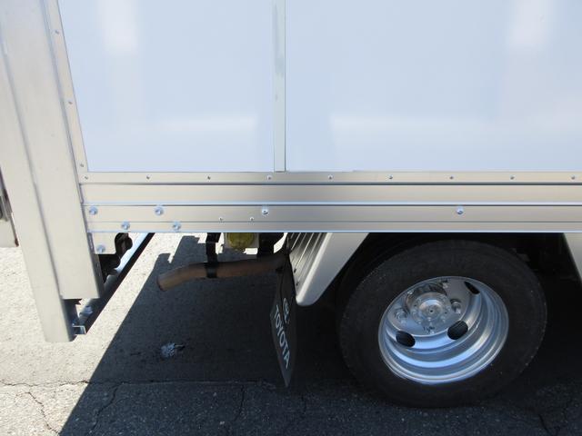 ダイナトラック 　アルミバン　垂直パワーゲート　内寸３１１ｘ１７８ｘ１８７　標準ショート　ディーゼル走行規制適合　４．９ノンターボ　ＫＫ－ＸＺＵ３０６　コーキング処理済　最大積載量２０００キロ　車両総重量５１０５キロ（68枚目）