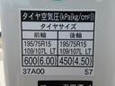 　平ボデー　ＡＴ　５ｔ限定免許可　内寸３１２ｘ１６９ｘ３８　準中型免許　標準ショート　４ナンバー　平　４Ｌターボ　ＴＰＧ－ＸＺＵ６０５　衝突軽減システム　最大積載量２０００キロ　車両総重量４４１５キロ（46枚目）