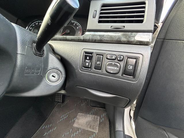 カローラフィールダー Ｘ　ＨＩＤ　４０ｔｈアニバーサリーリミテッド　マニュアル５ミッション　ワンオーナー車　タイヤ交換済　車検あり（12枚目）