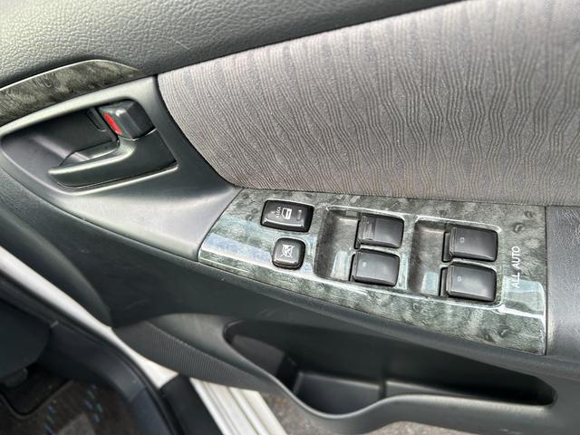 カローラフィールダー Ｘ　ＨＩＤ　４０ｔｈアニバーサリーリミテッド　マニュアル５ミッション　ワンオーナー車　タイヤ交換済　車検あり（18枚目）