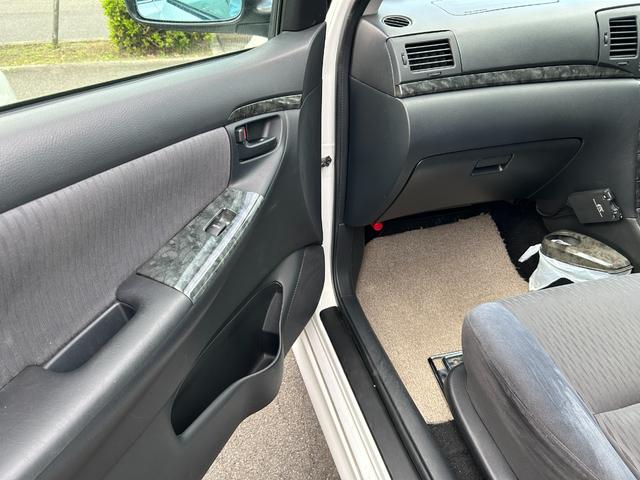 カローラフィールダー Ｘ　ＨＩＤ　４０ｔｈアニバーサリーリミテッド　マニュアル５ミッション　ワンオーナー車　タイヤ交換済　車検あり（26枚目）