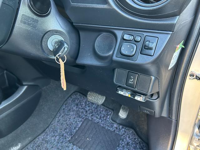 アクア Ｓ　地デジナビＴＶ　　Ｂｌｕｅｔｏｏｔｈ　バックカメラ　キーレスタイプ　リアスポイラー（16枚目）