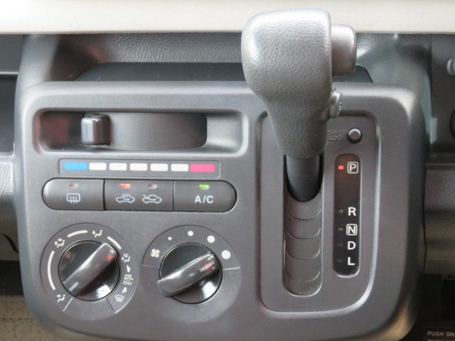 S 3か月保証付/ユーザー様下取り車/純正メモリーナビ/Bluetoothオーディオ対応/ワンセグTV/CD再生/スマートキー・プッシュスタート/アイドリングストップ/電動格納ドアミラー/車輛取説・保証書(9枚目)
