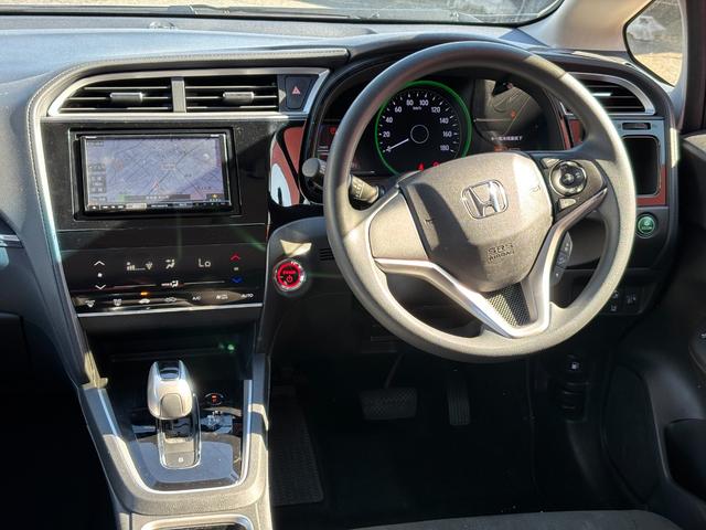 シャトル ハイブリッド ホンダセンシング (点検整備/車検2年/保証付き)(メモリーナビ)(Bluetoothオーディオ)(ETC車載器)(追従付きレーダークルーズ)(衝突軽減ブレーキ)(オートライト)(スマートキー・プッシュスタート)(3枚目)