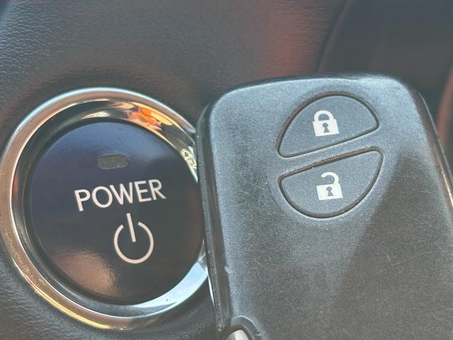 ＣＴ ＣＴ２００ｈ　バージョンＣ　ＥＴＣ　バックカメラ　ナビ　クリアランスソナー　オートクルーズコントロール　アルミホイール　オートライト　スマートキー　電動格納ミラー　シートヒーター　ＣＶＴ　盗難防止システム　衝突安全ボディ　記録簿（8枚目）