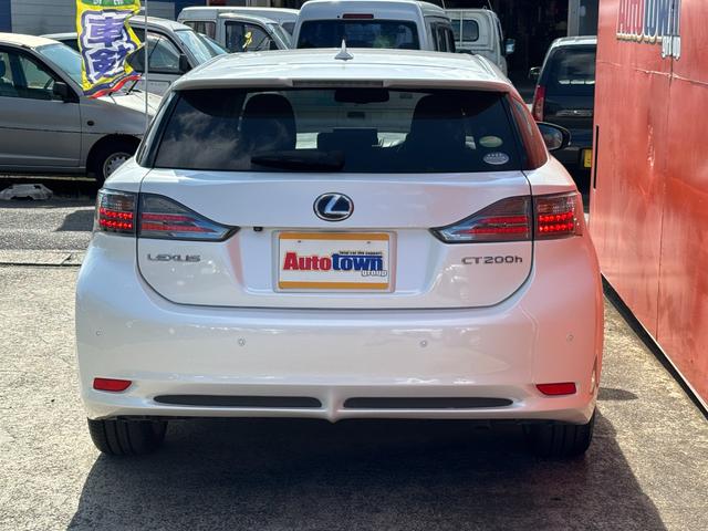 ＣＴ ＣＴ２００ｈ　バージョンＣ　ＥＴＣ　バックカメラ　ナビ　クリアランスソナー　オートクルーズコントロール　アルミホイール　オートライト　スマートキー　電動格納ミラー　シートヒーター　ＣＶＴ　盗難防止システム　衝突安全ボディ　記録簿（17枚目）