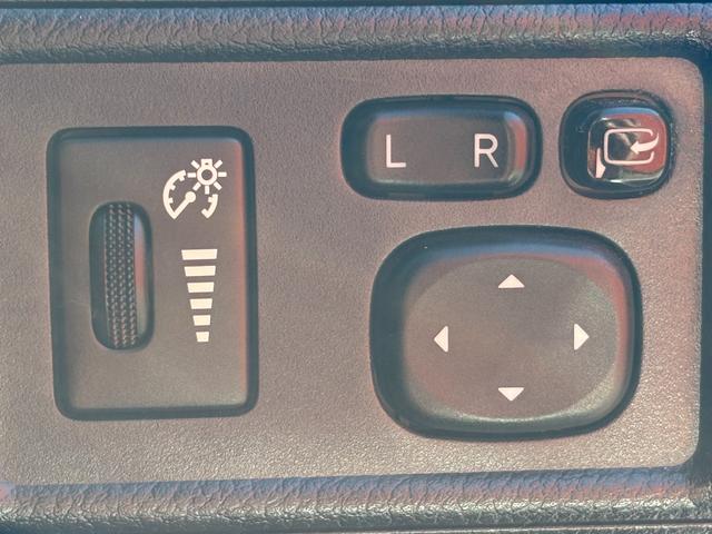 ＣＴ ＣＴ２００ｈ　バージョンＣ　ＥＴＣ　バックカメラ　ナビ　クリアランスソナー　オートクルーズコントロール　アルミホイール　オートライト　スマートキー　電動格納ミラー　シートヒーター　ＣＶＴ　盗難防止システム　衝突安全ボディ　記録簿（32枚目）