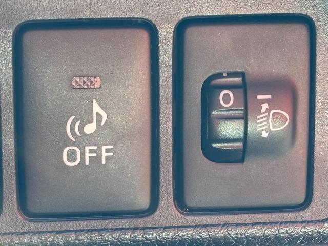 ＣＴ ＣＴ２００ｈ　バージョンＣ　ＥＴＣ　バックカメラ　ナビ　クリアランスソナー　オートクルーズコントロール　アルミホイール　オートライト　スマートキー　電動格納ミラー　シートヒーター　ＣＶＴ　盗難防止システム　衝突安全ボディ　記録簿（33枚目）