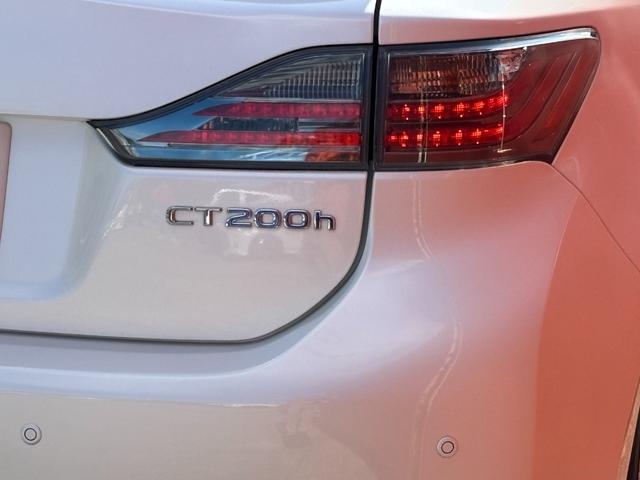 ＣＴ ＣＴ２００ｈ　バージョンＣ　ＥＴＣ　バックカメラ　ナビ　クリアランスソナー　オートクルーズコントロール　アルミホイール　オートライト　スマートキー　電動格納ミラー　シートヒーター　ＣＶＴ　盗難防止システム　衝突安全ボディ　記録簿（50枚目）