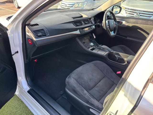 ＣＴ ＣＴ２００ｈ　バージョンＣ　ＥＴＣ　バックカメラ　ナビ　クリアランスソナー　オートクルーズコントロール　アルミホイール　オートライト　スマートキー　電動格納ミラー　シートヒーター　ＣＶＴ　盗難防止システム　衝突安全ボディ　記録簿（57枚目）