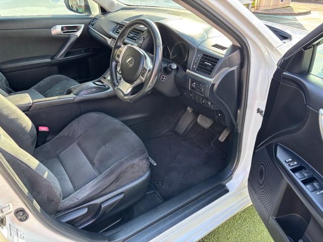 ＣＴ ＣＴ２００ｈ　バージョンＣ　ＥＴＣ　バックカメラ　ナビ　クリアランスソナー　オートクルーズコントロール　アルミホイール　オートライト　スマートキー　電動格納ミラー　シートヒーター　ＣＶＴ　盗難防止システム　衝突安全ボディ　記録簿（59枚目）