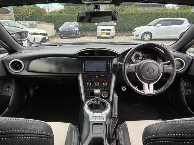 ８６ ＧＴ　６速マニュアル車（点検整備／車検９年４月／保証付き）（ＯＺレーシングホイール）（純正メモリーナビ）（バックカメラ）（Ｂｌｕｅｔｏｏｔｈオーディオ）（ＥＴＣ車載器）（フルセグＴＶ）（ＣＤ・ＤＶＤ再生）（2枚目）