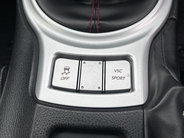 ８６ ＧＴ　６速マニュアル車（点検整備／車検９年４月／保証付き）（ＯＺレーシングホイール）（純正メモリーナビ）（バックカメラ）（Ｂｌｕｅｔｏｏｔｈオーディオ）（ＥＴＣ車載器）（フルセグＴＶ）（ＣＤ・ＤＶＤ再生）（6枚目）