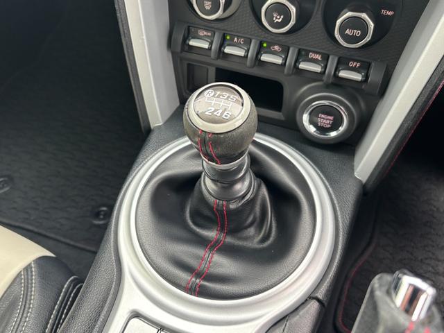 ８６ ＧＴ　６速マニュアル車（点検整備／車検９年４月／保証付き）（ＯＺレーシングホイール）（純正メモリーナビ）（バックカメラ）（Ｂｌｕｅｔｏｏｔｈオーディオ）（ＥＴＣ車載器）（フルセグＴＶ）（ＣＤ・ＤＶＤ再生）（7枚目）