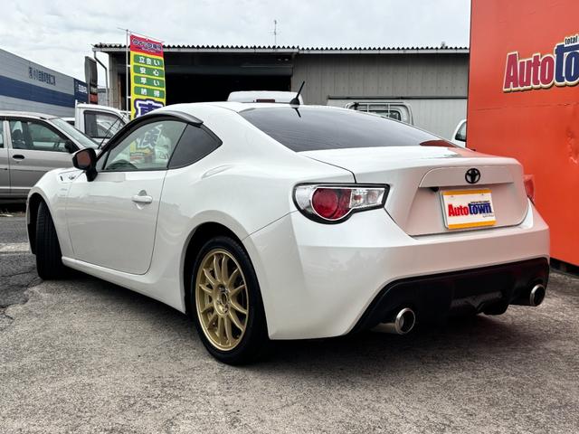 ８６ ＧＴ　６速マニュアル車（点検整備／車検９年４月／保証付き）（ＯＺレーシングホイール）（純正メモリーナビ）（バックカメラ）（Ｂｌｕｅｔｏｏｔｈオーディオ）（ＥＴＣ車載器）（フルセグＴＶ）（ＣＤ・ＤＶＤ再生）（17枚目）