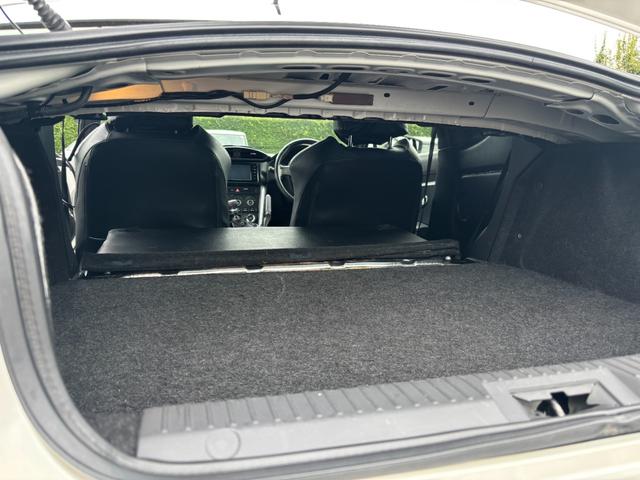 ８６ ＧＴ　６速マニュアル車（点検整備／車検９年４月／保証付き）（ＯＺレーシングホイール）（純正メモリーナビ）（バックカメラ）（Ｂｌｕｅｔｏｏｔｈオーディオ）（ＥＴＣ車載器）（フルセグＴＶ）（ＣＤ・ＤＶＤ再生）（19枚目）