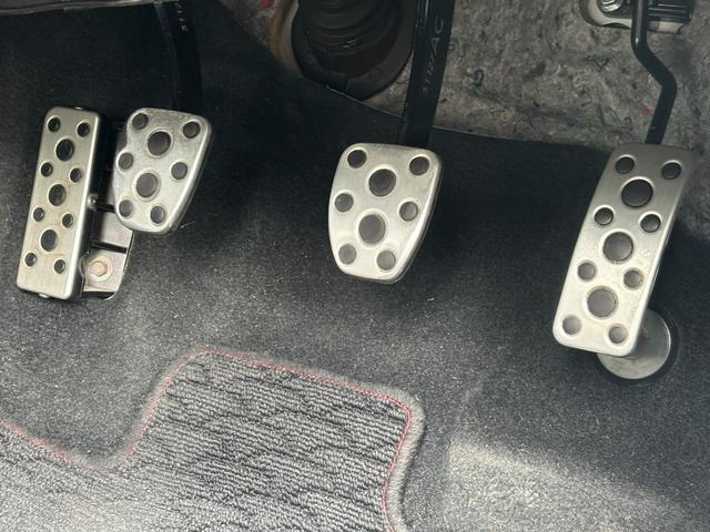 ８６ ＧＴ　６速マニュアル車（点検整備／車検９年４月／保証付き）（ＯＺレーシングホイール）（純正メモリーナビ）（バックカメラ）（Ｂｌｕｅｔｏｏｔｈオーディオ）（ＥＴＣ車載器）（フルセグＴＶ）（ＣＤ・ＤＶＤ再生）（21枚目）