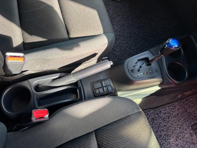 アクア Sスタイルブラック (点検整備/車検2年/保証付き)(アルパイン8インチナビ)(バックカメラ)(ETC車載器)(Bluetoothオーディオ)(フルセグTV)(CD・DVD再生)(衝突軽減ブレーキ)(スマートキー)(9枚目)