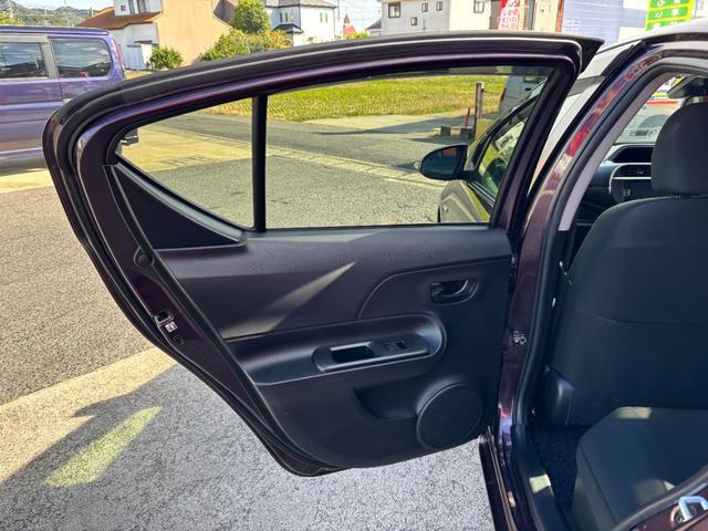 アクア Sスタイルブラック (点検整備/車検2年/保証付き)(アルパイン8インチナビ)(バックカメラ)(ETC車載器)(Bluetoothオーディオ)(フルセグTV)(CD・DVD再生)(衝突軽減ブレーキ)(スマートキー)(33枚目)