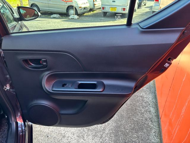 アクア Sスタイルブラック (点検整備/車検2年/保証付き)(アルパイン8インチナビ)(バックカメラ)(ETC車載器)(Bluetoothオーディオ)(フルセグTV)(CD・DVD再生)(衝突軽減ブレーキ)(スマートキー)(43枚目)