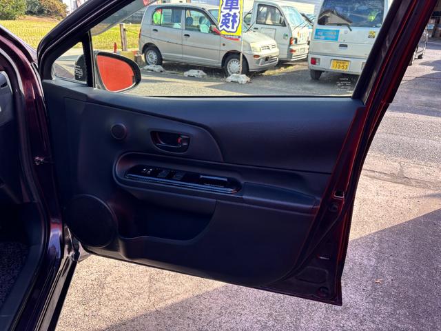 アクア Sスタイルブラック (点検整備/車検2年/保証付き)(アルパイン8インチナビ)(バックカメラ)(ETC車載器)(Bluetoothオーディオ)(フルセグTV)(CD・DVD再生)(衝突軽減ブレーキ)(スマートキー)(46枚目)