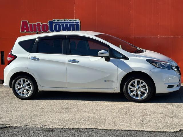 ノート ｅ－パワー　Ｘ　ＥＴＣ　全周囲カメラ　ＴＶ　クリアランスソナー　レーンアシスト　衝突被害軽減システム　アルミホイール　オートライト　スマートキー　アイドリングストップ　電動格納ミラー　ＣＶＴ　盗難防止システム（14枚目）