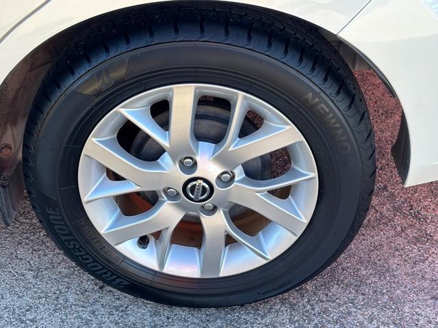 ノート ｅ－パワー　Ｘ　ＥＴＣ　全周囲カメラ　ＴＶ　クリアランスソナー　レーンアシスト　衝突被害軽減システム　アルミホイール　オートライト　スマートキー　アイドリングストップ　電動格納ミラー　ＣＶＴ　盗難防止システム（19枚目）