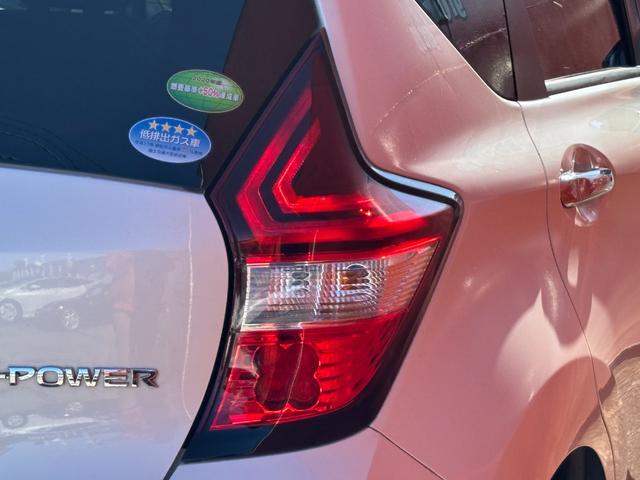 ノート ｅ－パワー　Ｘ　ＥＴＣ　全周囲カメラ　ＴＶ　クリアランスソナー　レーンアシスト　衝突被害軽減システム　アルミホイール　オートライト　スマートキー　アイドリングストップ　電動格納ミラー　ＣＶＴ　盗難防止システム（27枚目）