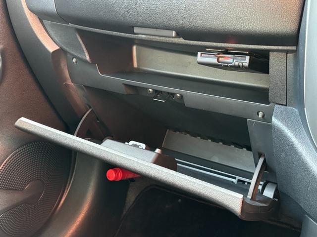 マーチ ニスモ　ＥＴＣ　バックカメラ　ナビ　ＴＶ　アルミホイール　オートライト　ＬＥＤヘッドランプ　スマートキー　アイドリングストップ　電動格納ミラー　ＣＶＴ　盗難防止システム　衝突安全ボディ　記録簿　ＡＢＳ　ＥＳＣ（8枚目）