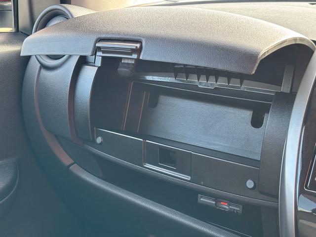 マーチ ニスモ　ＥＴＣ　バックカメラ　ナビ　ＴＶ　アルミホイール　オートライト　ＬＥＤヘッドランプ　スマートキー　アイドリングストップ　電動格納ミラー　ＣＶＴ　盗難防止システム　衝突安全ボディ　記録簿　ＡＢＳ　ＥＳＣ（9枚目）