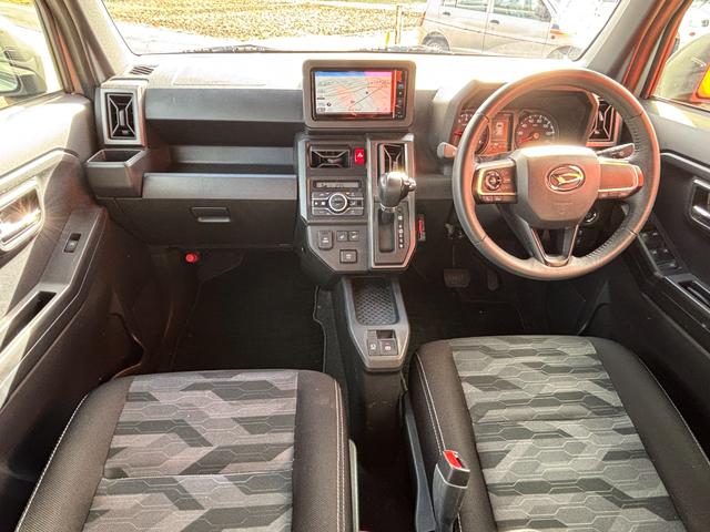 タフト Ｇ　ダーククロムベンチャー　ＥＴＣ　バックカメラ　ナビ　ＴＶ　クリアランスソナー　衝突被害軽減システム　オートライト　ＬＥＤヘッドランプ　ヘッドライトウォッシャー　スマートキー　アイドリングストップ　電動格納ミラー（2枚目）