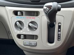 気温に合わせて直感的に操作することで、車内をいつでも快適に保てます。 6