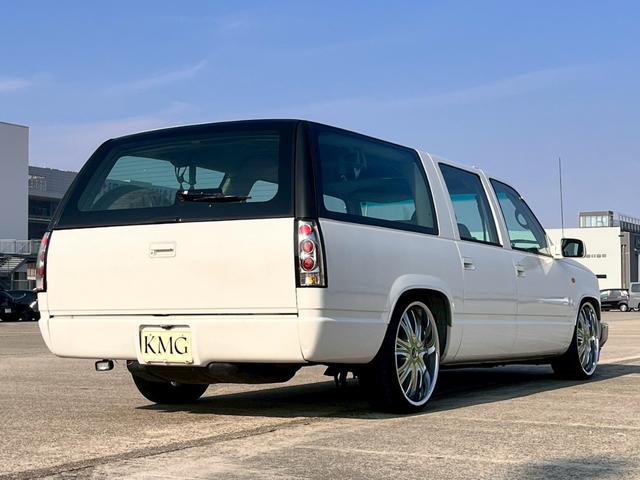 シボレーサバーバン LS 1996年モデル1997年2月登録 Cノッチローダウン リヤハッチゲート DUB22インチAW リアクリアガラス ボイドステアリング 外プロジェクターヘッド ディスプレイオーディオ Bluetooth(5枚目)