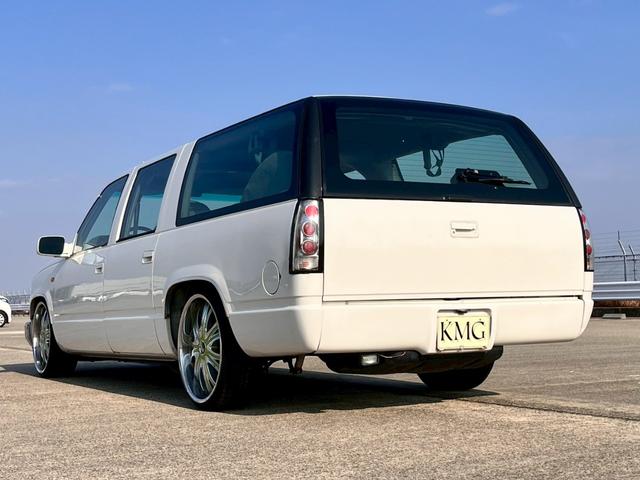 シボレーサバーバン LS 1996年モデル1997年2月登録 Cノッチローダウン リヤハッチゲート DUB22インチAW リアクリアガラス ボイドステアリング 外プロジェクターヘッド ディスプレイオーディオ Bluetooth(7枚目)