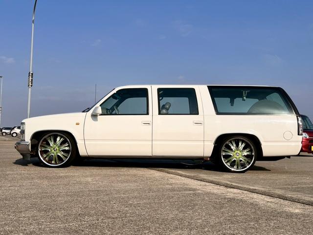 シボレーサバーバン LS 1996年モデル1997年2月登録 Cノッチローダウン リヤハッチゲート DUB22インチAW リアクリアガラス ボイドステアリング 外プロジェクターヘッド ディスプレイオーディオ Bluetooth(8枚目)