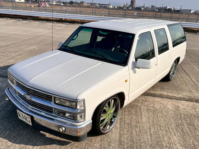 シボレーサバーバン LS 1996年モデル1997年2月登録 Cノッチローダウン リヤハッチゲート DUB22インチAW リアクリアガラス ボイドステアリング 外プロジェクターヘッド ディスプレイオーディオ Bluetooth(10枚目)