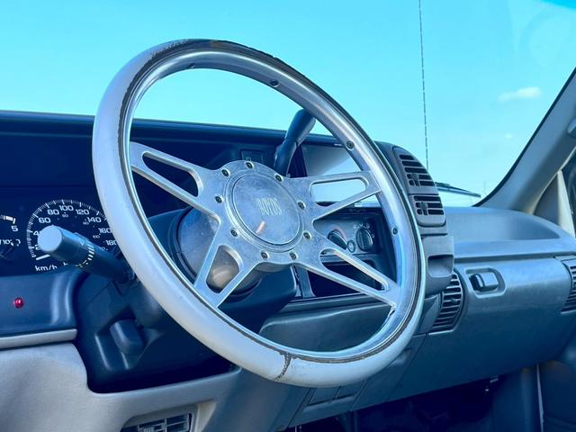 シボレーサバーバン LS 1996年モデル1997年2月登録 Cノッチローダウン リヤハッチゲート DUB22インチAW リアクリアガラス ボイドステアリング 外プロジェクターヘッド ディスプレイオーディオ Bluetooth(19枚目)