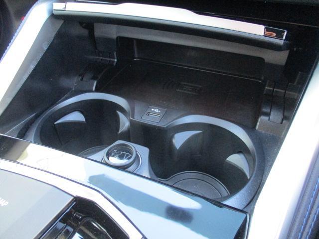 ワイヤレス・チャージングの機能付いてます