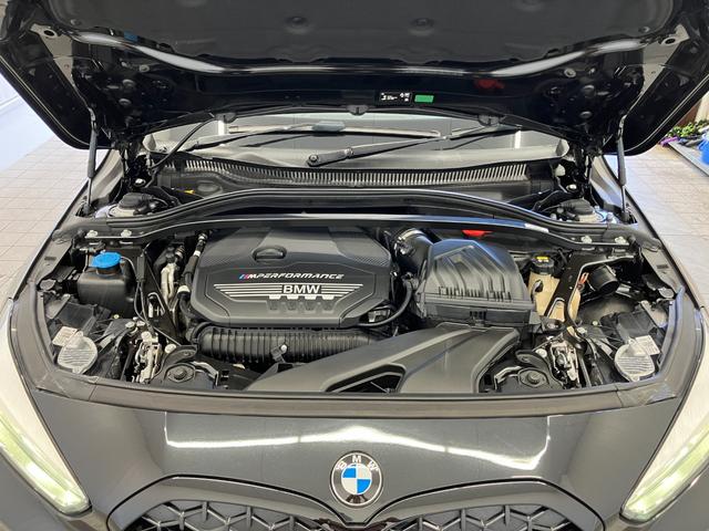 １シリーズ Ｍ１３５ｉ　ｘＤｒｉｖｅ　１オーナー　Ｍ　ＰｅｒｆｏｒｍａｎｃｅＰａｒｔｓ　カーボンドアミラー　１８インチアルミホイール　ダコタレザーブラックスポーツシート　　ブラックキドニーグリル　プラスｐｋｇ　シートヒーター　障害物センサ（67枚目）