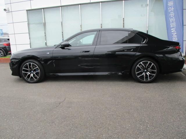 ７シリーズ ７４０ｄ　ｘＤｒｉｖｅ　Ｍスポーツ　２０ＡＷ　本革　サンルーフ　純正ＴＶ　デモ禁煙　ＡＣＣ　全方位カメラ　ＨＵＤ　ＬＥＤヘッドライト　オートハイビーム　アップルカープレイ　ワイヤレスチャージ（7枚目）