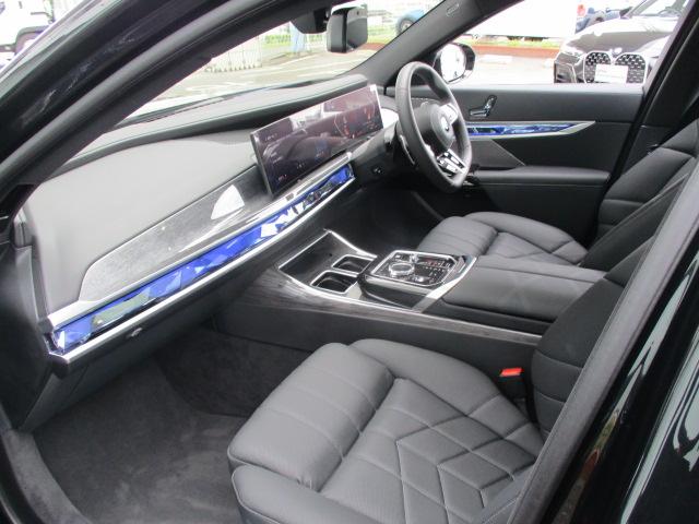 ７シリーズ ７４０ｄ　ｘＤｒｉｖｅ　Ｍスポーツ　２０ＡＷ　本革　サンルーフ　純正ＴＶ　デモ禁煙　ＡＣＣ　全方位カメラ　ＨＵＤ　ＬＥＤヘッドライト　オートハイビーム　アップルカープレイ　ワイヤレスチャージ（15枚目）